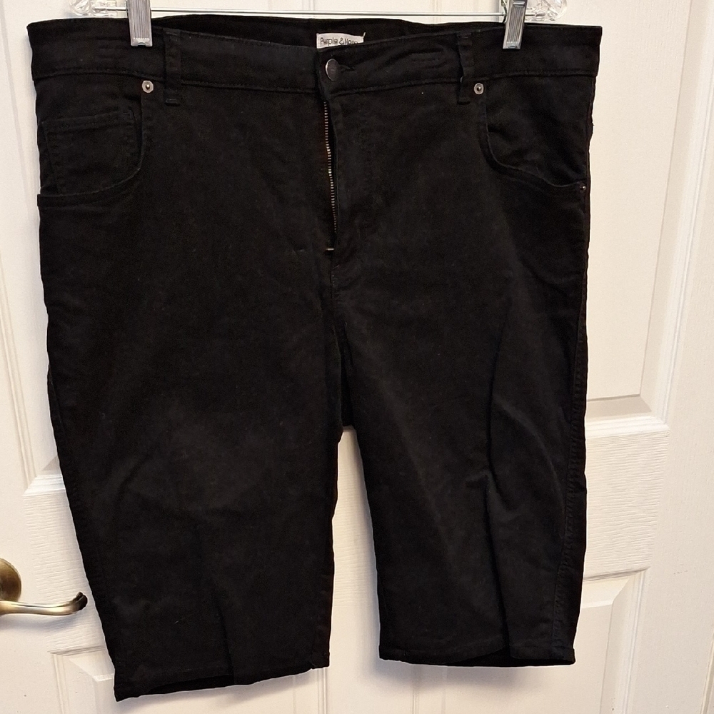 q Purple & More Black Stretch Knee Length Shorts 16W